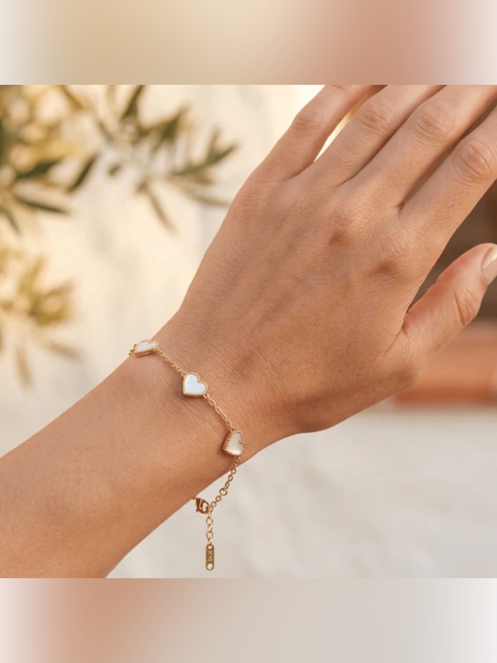 NWT Kate Spade Reversible Gold-tone Bracelet with Mother of Pearl & Gold Hearts - Picture 2 of 4
